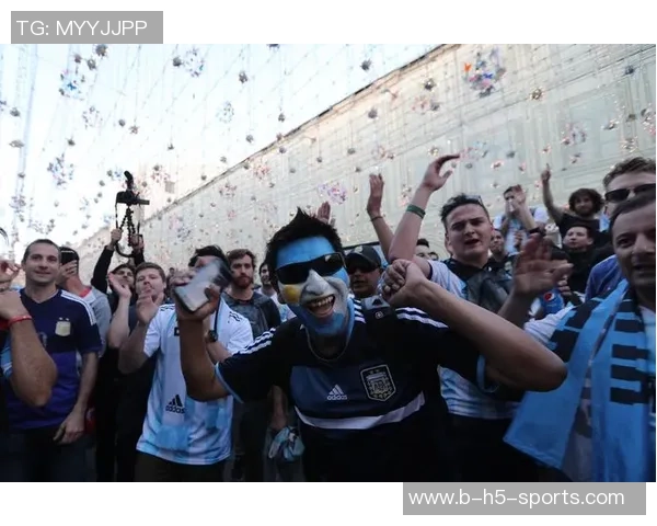 佛得角球员与球迷互动迎战关键战役冲击世界杯梦想 佛得角球员与球迷互动迎战关键战役冲击世界杯梦想