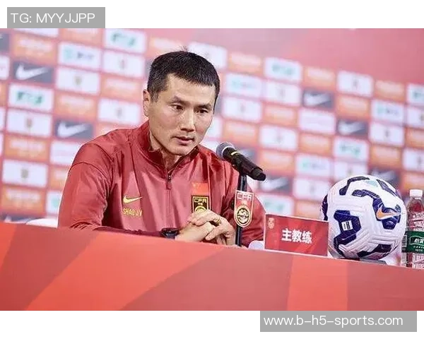 马德兴评论邵佳一上任后积极沟通国家队与俱乐部的策略与变化